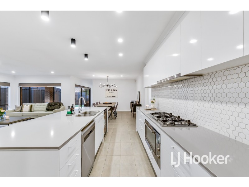 16 Fairwood Rise, Officer VIC 3809