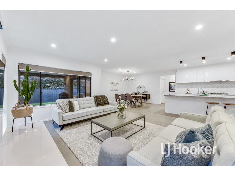 16 Fairwood Rise, Officer VIC 3809