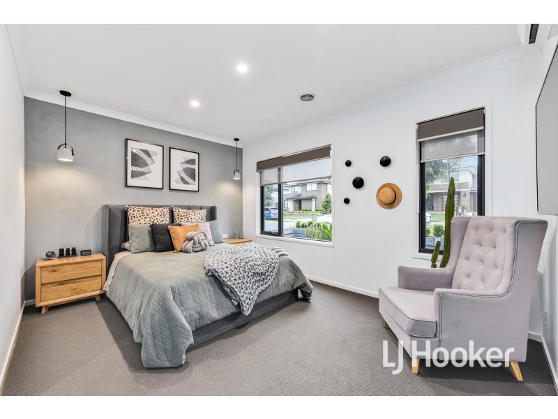 16 Fairwood Rise, Officer VIC 3809