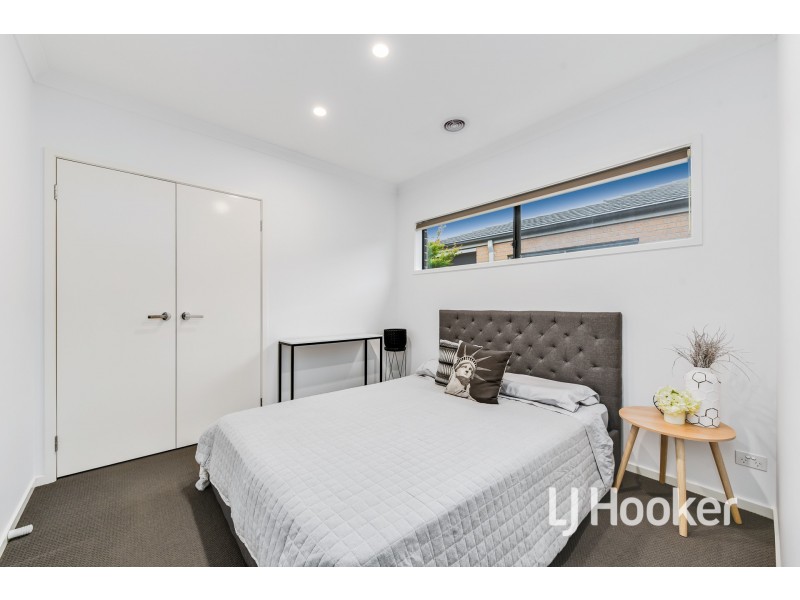 16 Fairwood Rise, Officer VIC 3809