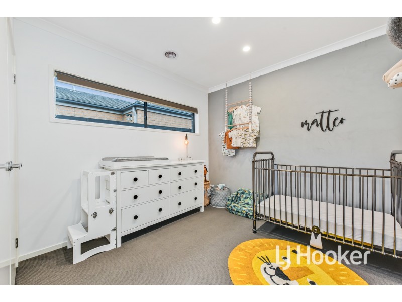 16 Fairwood Rise, Officer VIC 3809