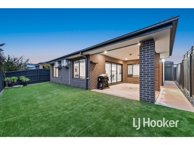 16 Fairwood Rise, Officer VIC 3809