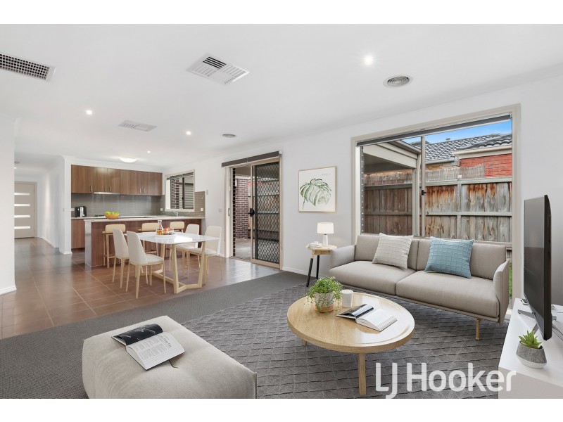 78 Thunderbolt Drive, Cranbourne East VIC 3977