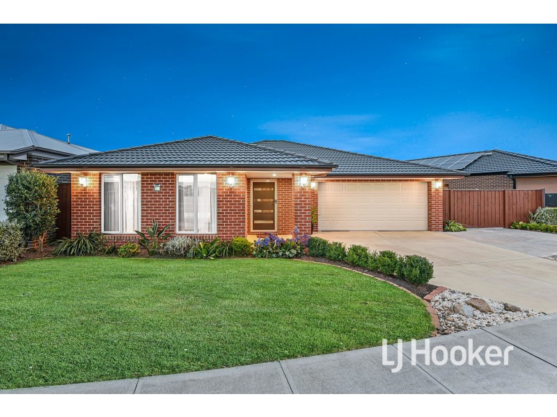 7 Skylark Boulevard, Clyde North VIC 3978