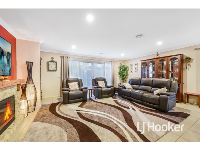 7 Skylark Boulevard, Clyde North VIC 3978