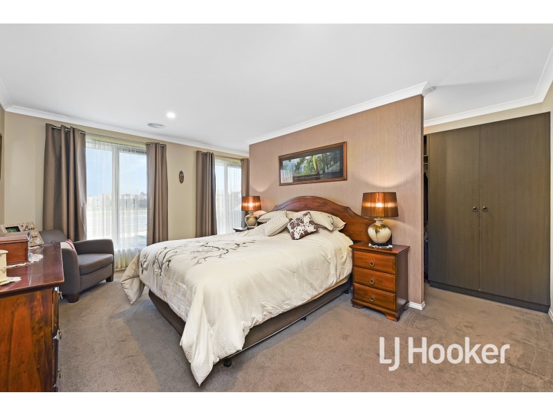 7 Skylark Boulevard, Clyde North VIC 3978