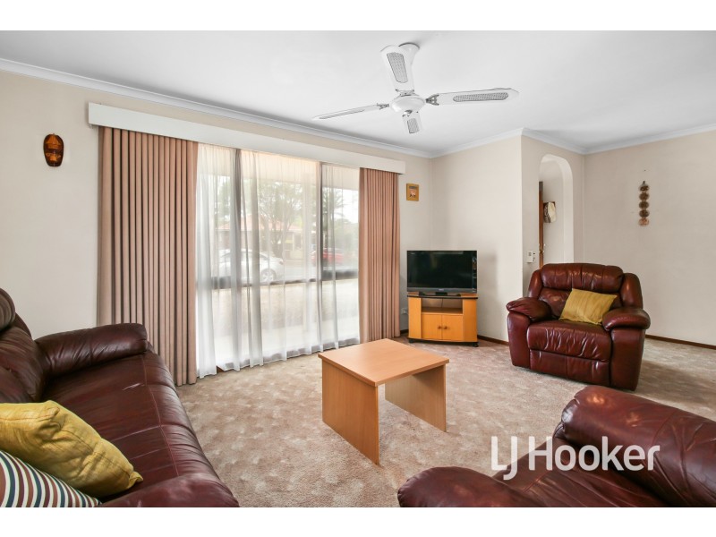 150 Endeavour Drive, Cranbourne North VIC 3977