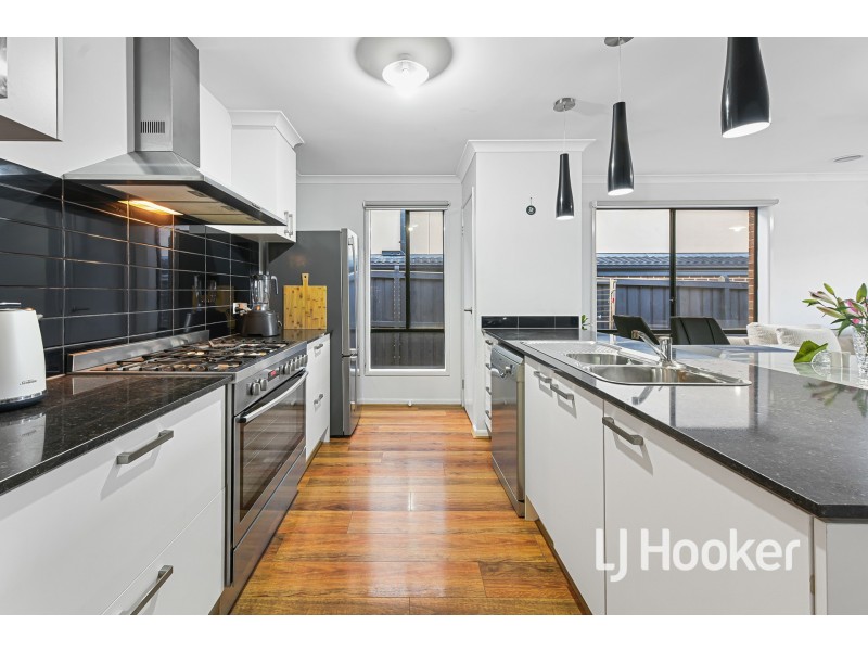 11 Carambola Place, Berwick VIC 3806