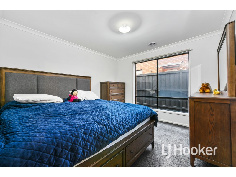 11 Carambola Place, Berwick VIC 3806