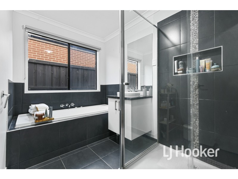 11 Carambola Place, Berwick VIC 3806