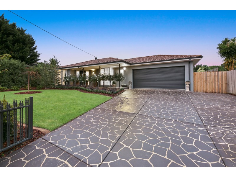 44 Eagle Drive, Pakenham VIC 3810