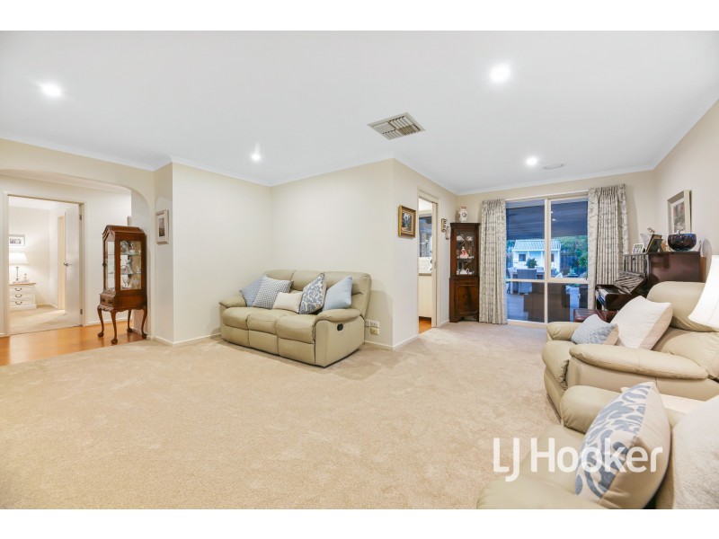 44 Eagle Drive, Pakenham VIC 3810