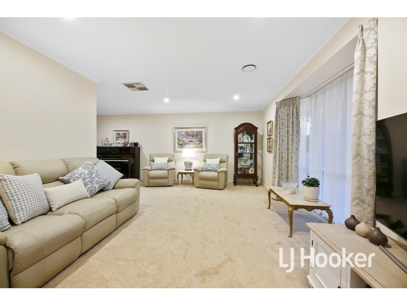 44 Eagle Drive, Pakenham VIC 3810