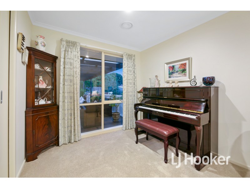 44 Eagle Drive, Pakenham VIC 3810