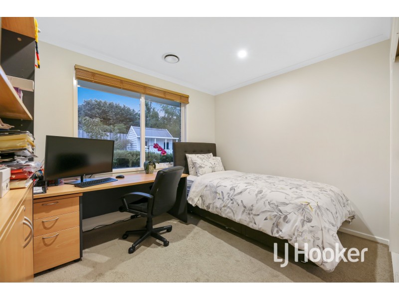 44 Eagle Drive, Pakenham VIC 3810