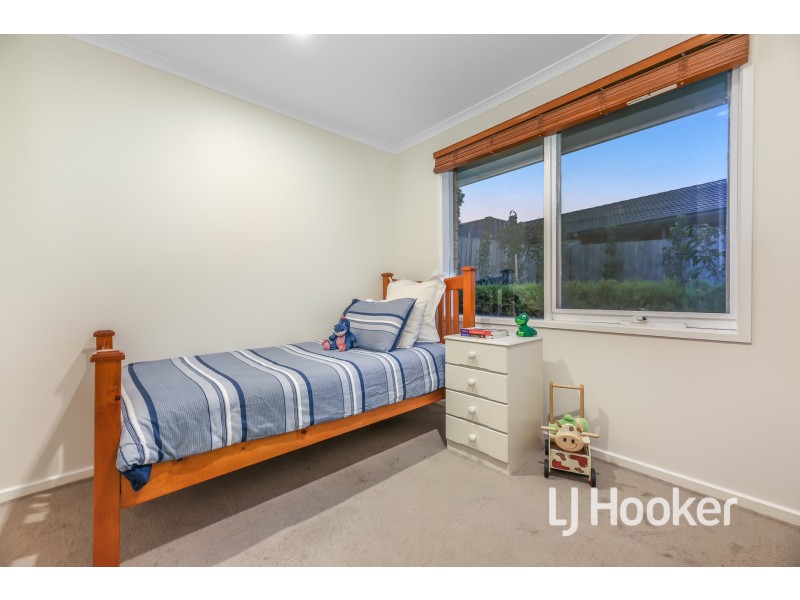 44 Eagle Drive, Pakenham VIC 3810