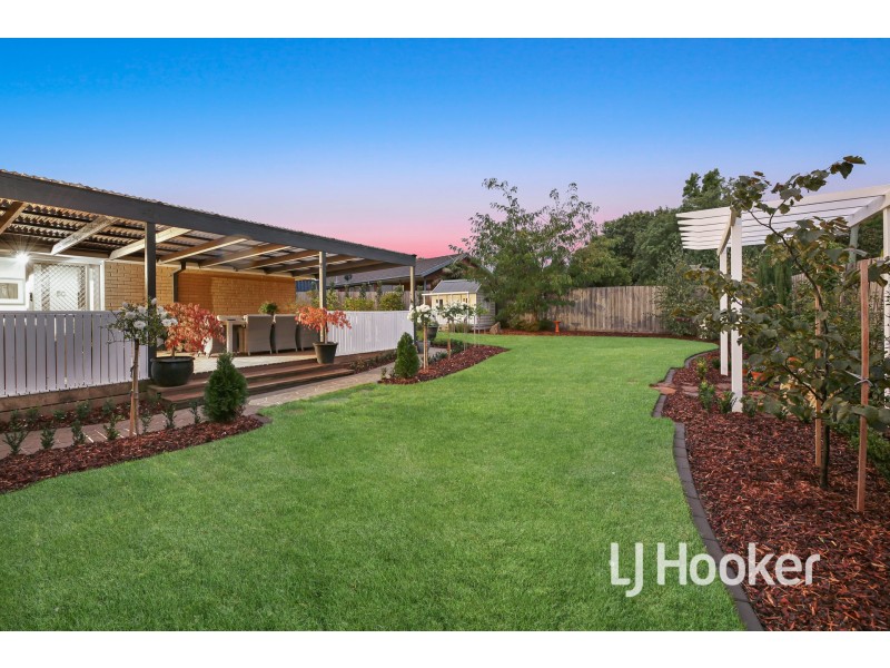 44 Eagle Drive, Pakenham VIC 3810