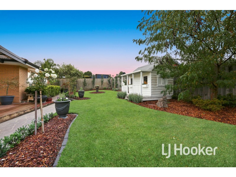 44 Eagle Drive, Pakenham VIC 3810