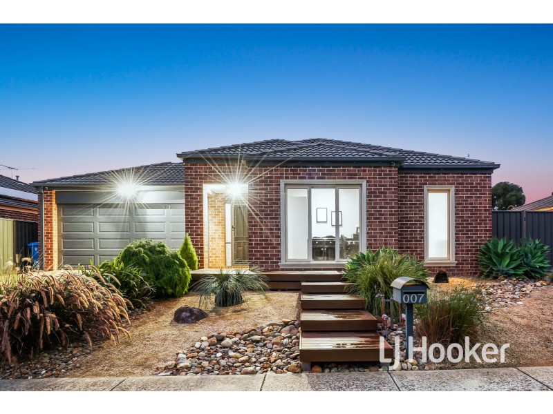 7 Waldo Avenue, Cranbourne North VIC 3977
