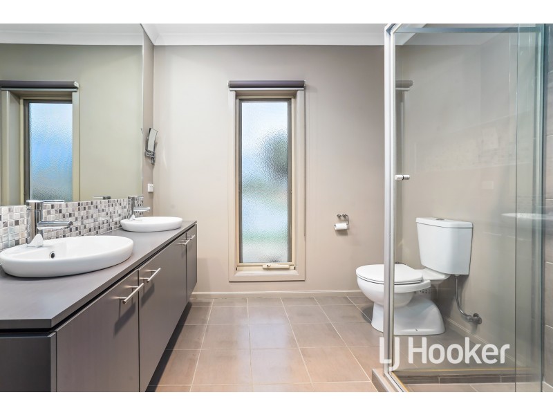 7 Waldo Avenue, Cranbourne North VIC 3977