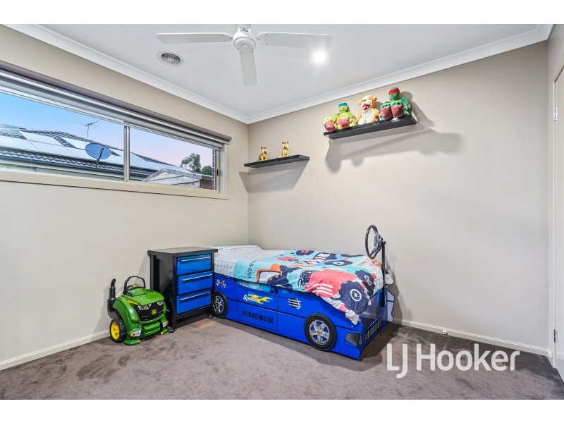 7 Waldo Avenue, Cranbourne North VIC 3977