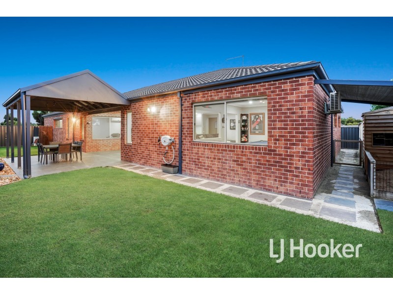 7 Waldo Avenue, Cranbourne North VIC 3977
