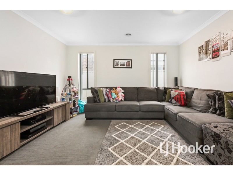 80 Blue Horizons Way, Pakenham VIC 3810