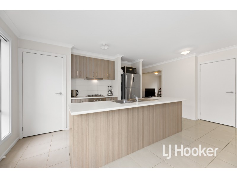 80 Blue Horizons Way, Pakenham VIC 3810