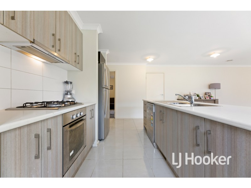 80 Blue Horizons Way, Pakenham VIC 3810
