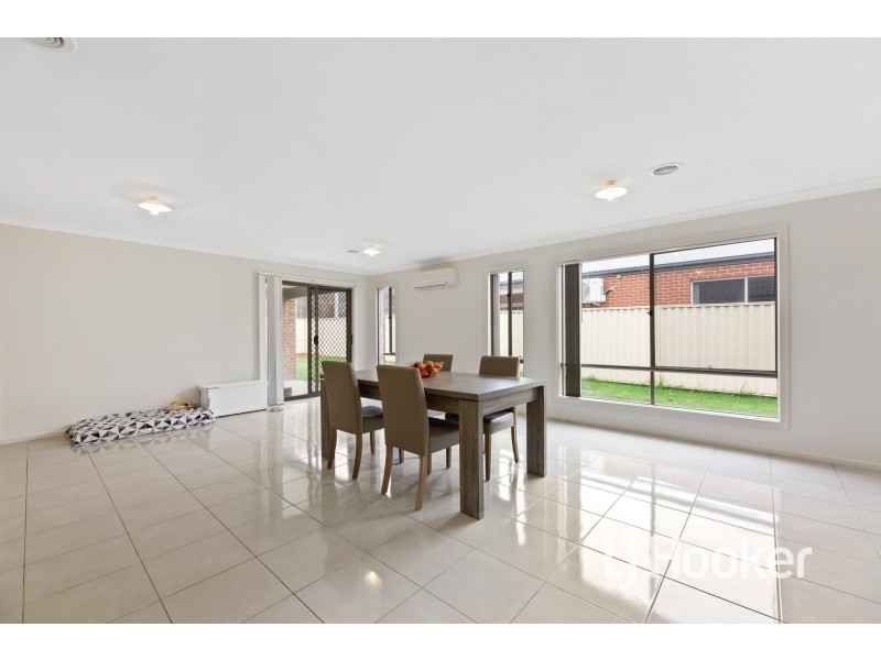 80 Blue Horizons Way, Pakenham VIC 3810