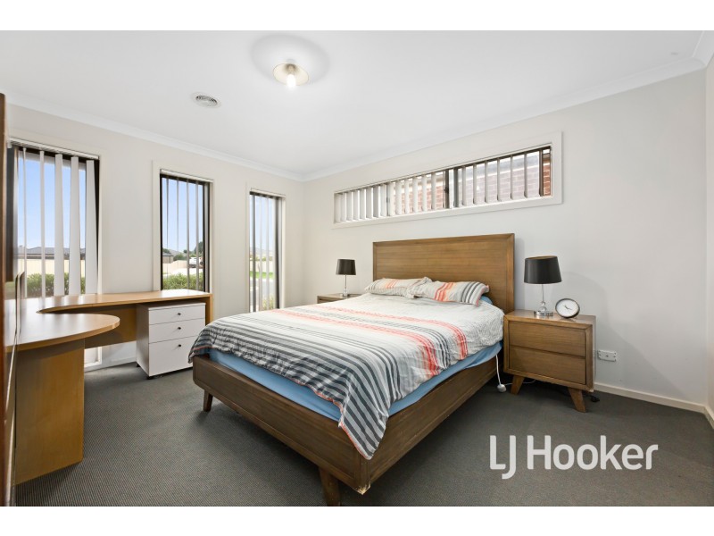 80 Blue Horizons Way, Pakenham VIC 3810