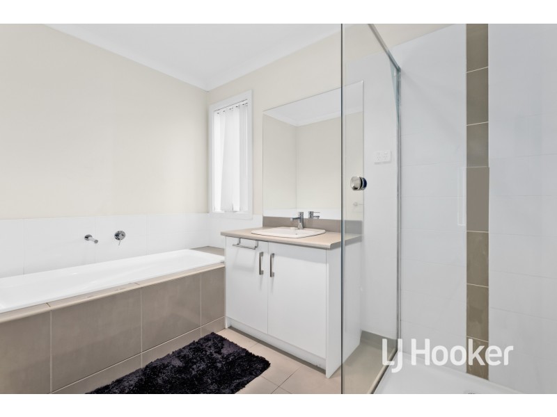 80 Blue Horizons Way, Pakenham VIC 3810