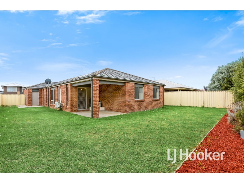 80 Blue Horizons Way, Pakenham VIC 3810