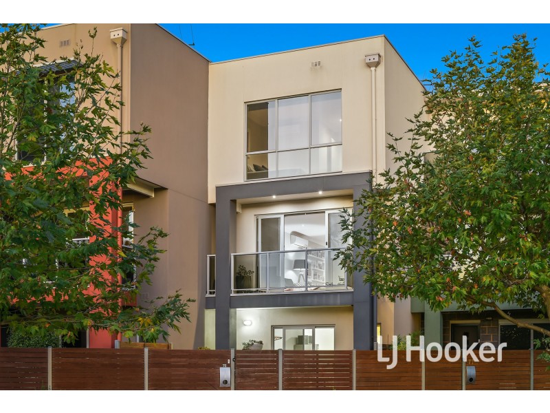 75 Lakeside Boulevard, Pakenham VIC 3810