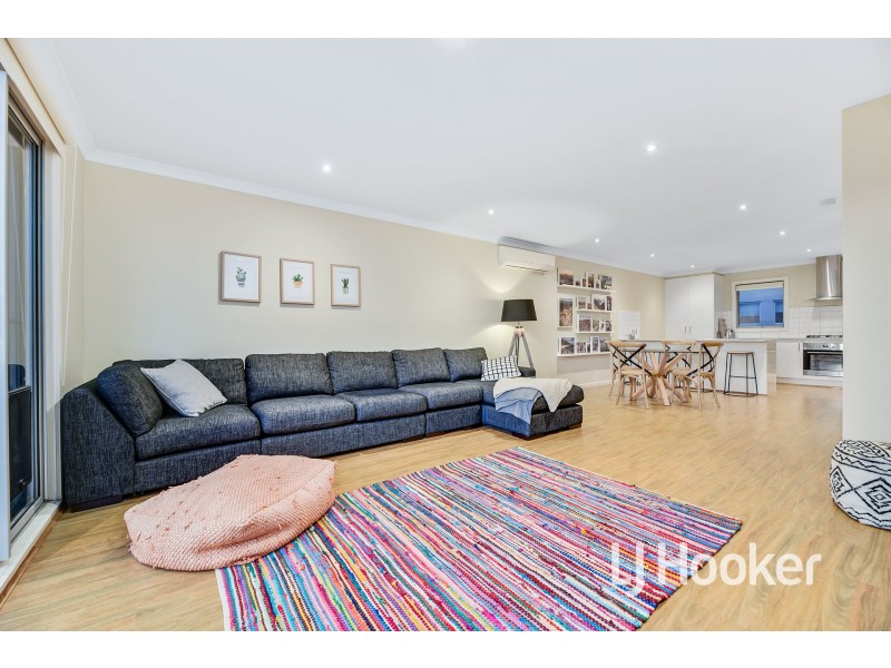 75 Lakeside Boulevard, Pakenham VIC 3810