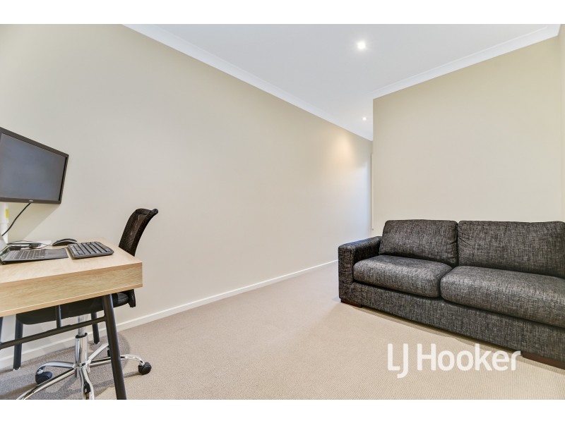 75 Lakeside Boulevard, Pakenham VIC 3810