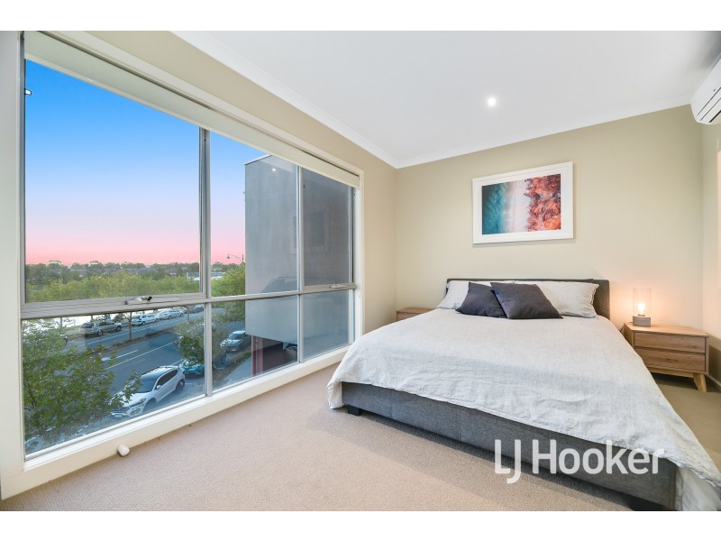 75 Lakeside Boulevard, Pakenham VIC 3810