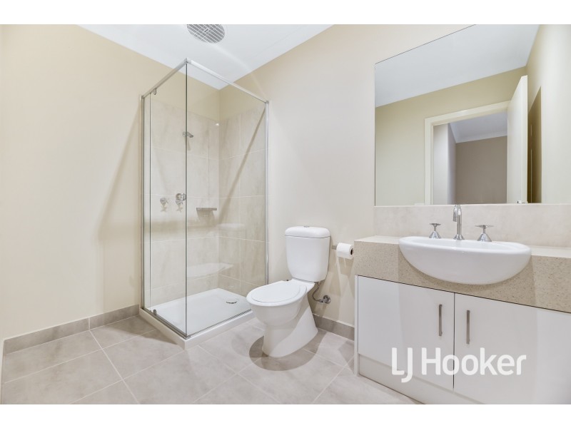 75 Lakeside Boulevard, Pakenham VIC 3810