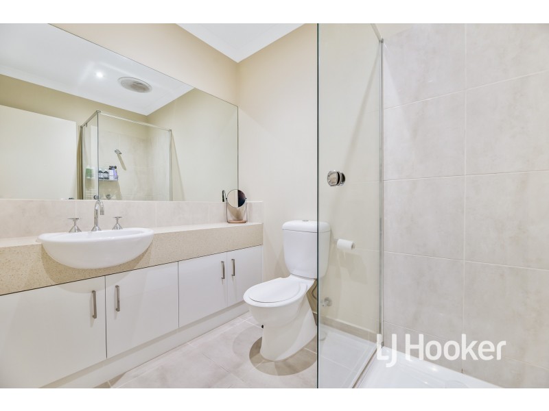 75 Lakeside Boulevard, Pakenham VIC 3810