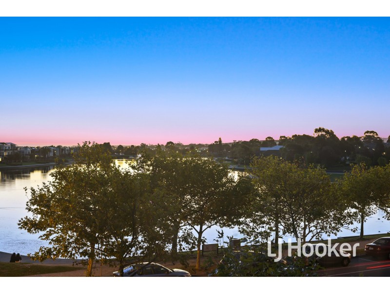 75 Lakeside Boulevard, Pakenham VIC 3810