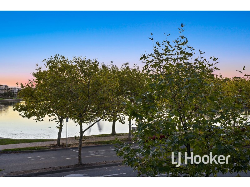 75 Lakeside Boulevard, Pakenham VIC 3810
