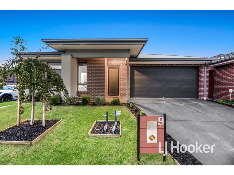 9 Serengeti Street, Clyde North VIC 3978