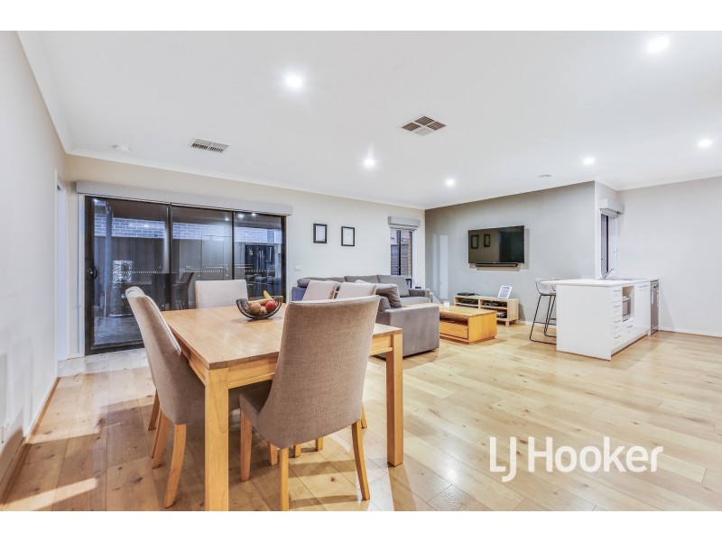 9 Serengeti Street, Clyde North VIC 3978