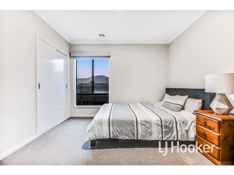 9 Serengeti Street, Clyde North VIC 3978