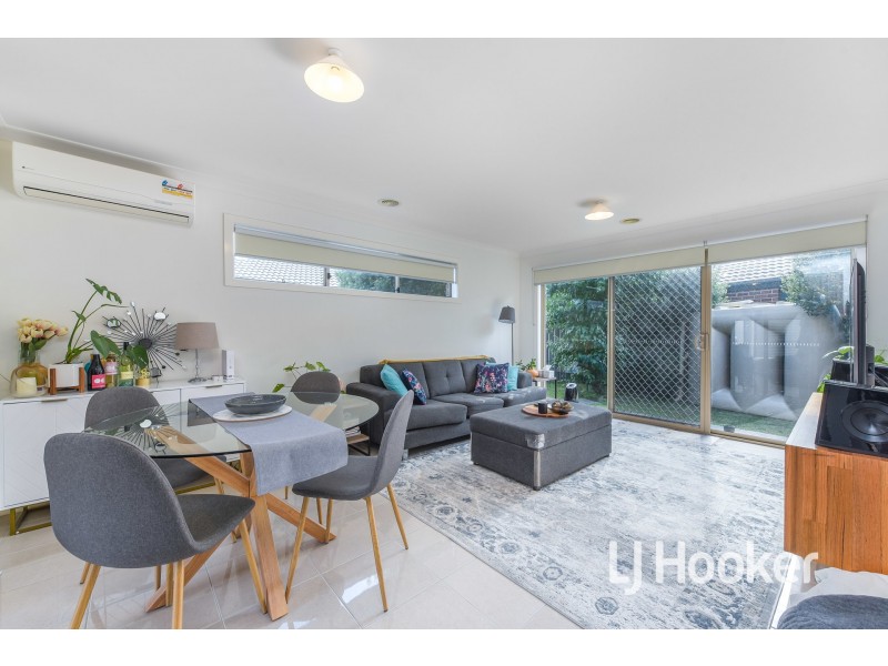 4 Nikolai Place, Clyde North VIC 3978