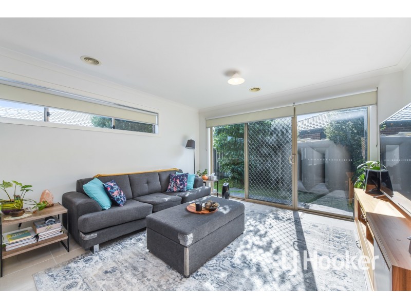 4 Nikolai Place, Clyde North VIC 3978