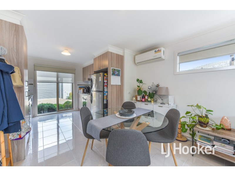 4 Nikolai Place, Clyde North VIC 3978