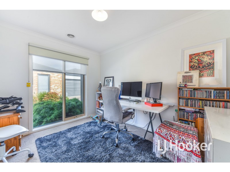 4 Nikolai Place, Clyde North VIC 3978