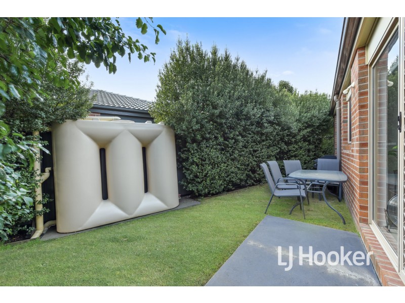 4 Nikolai Place, Clyde North VIC 3978