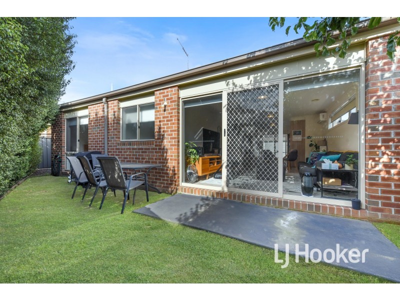 4 Nikolai Place, Clyde North VIC 3978